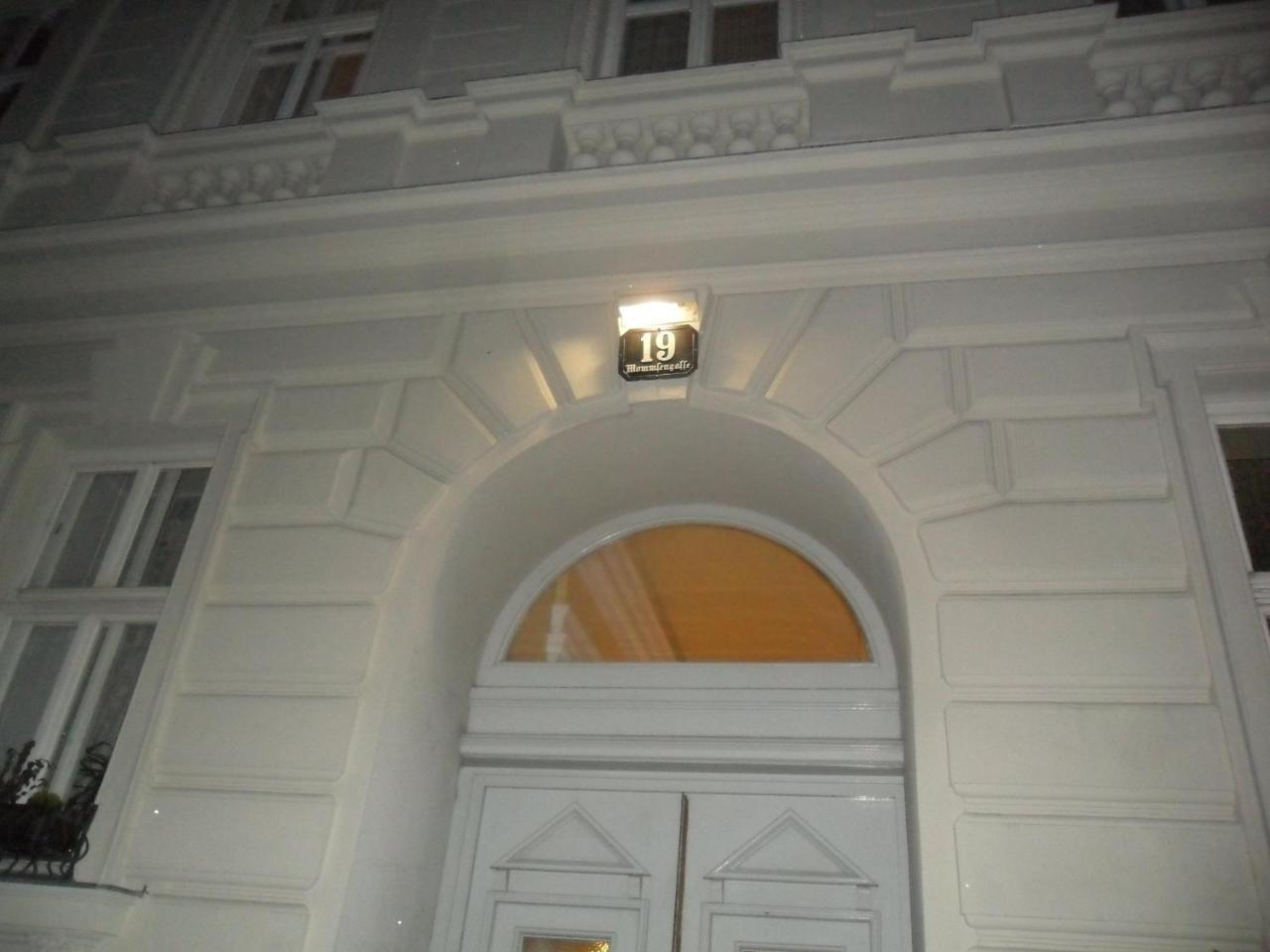 Luxury Near Castle Hotel Vienna Exterior photo